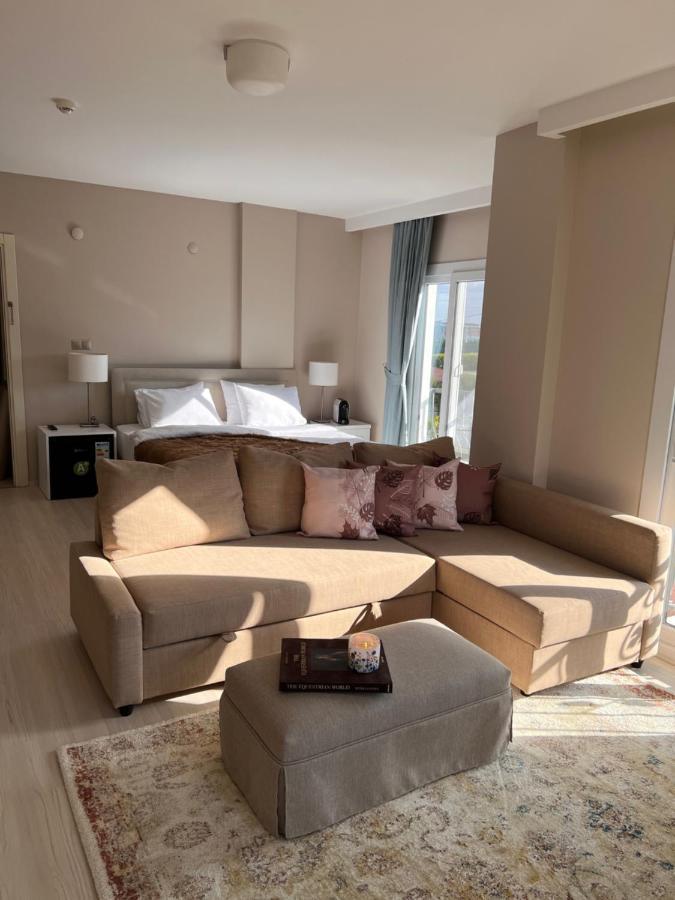 B. Equine Range Hotel Narlidere Exterior foto