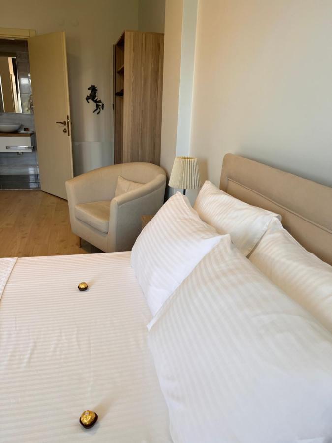 B. Equine Range Hotel Narlidere Exterior foto