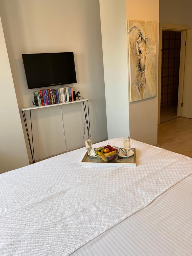 B. Equine Range Hotel Narlidere Exterior foto