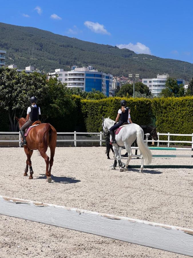 B. Equine Range Hotel Narlidere Exterior foto